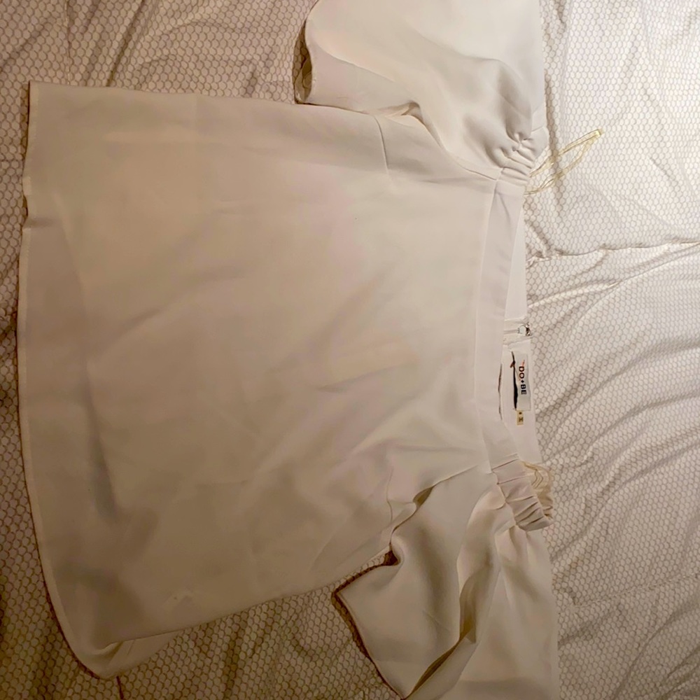 Do +Be White off shoulder blouse